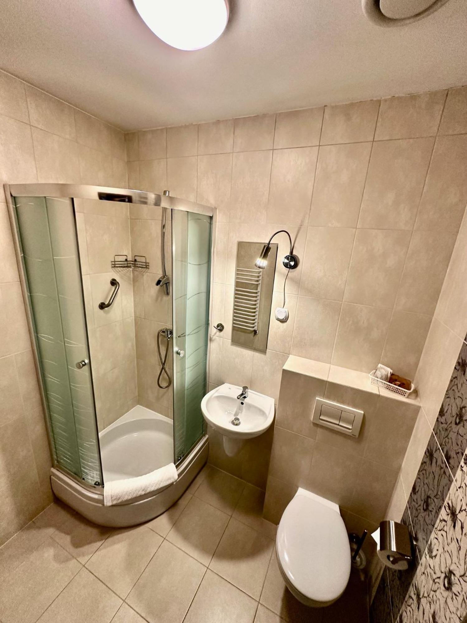 Hotel Pod Debami Остров Велкополски Екстериор снимка