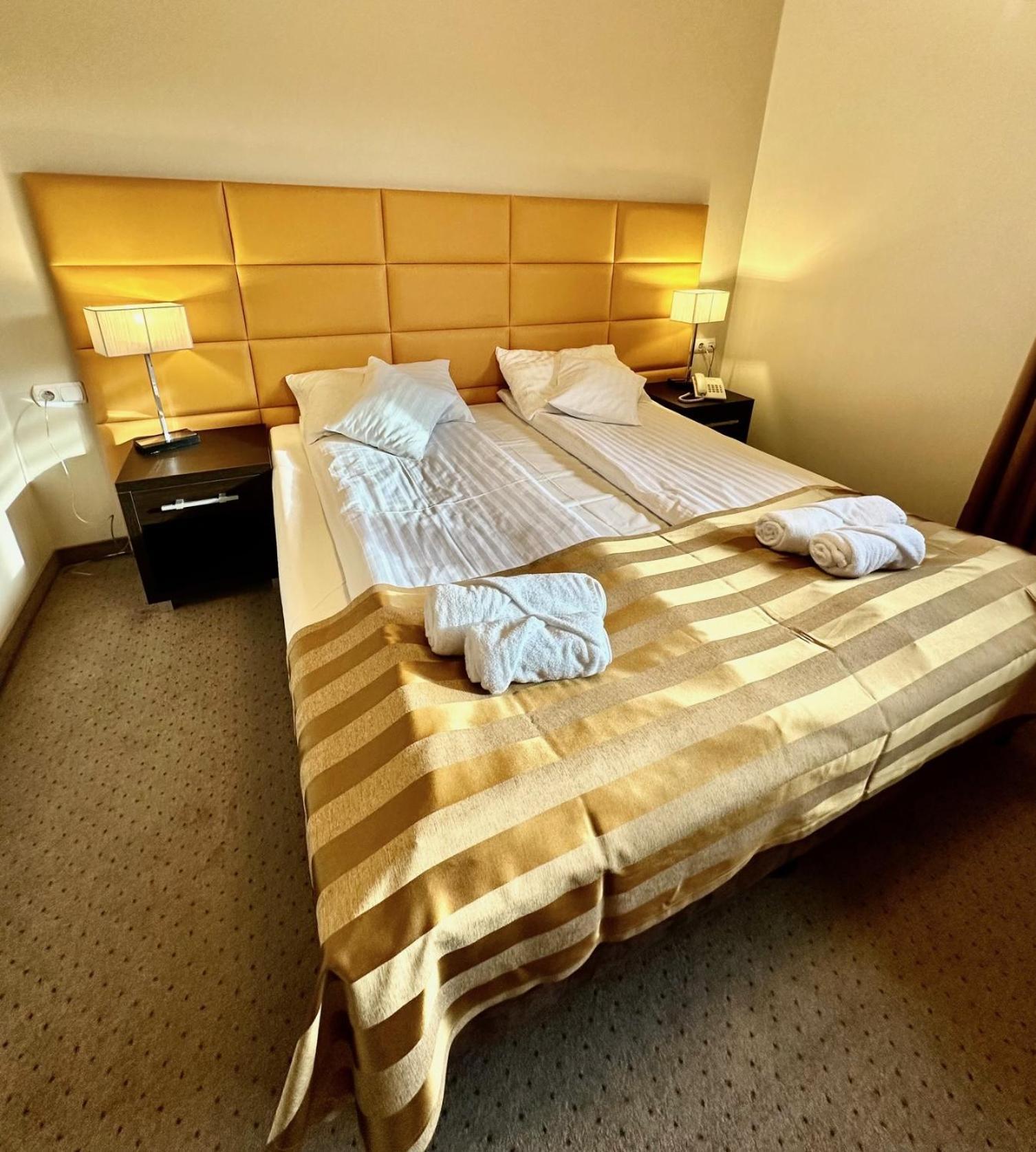 Hotel Pod Debami Остров Велкополски Екстериор снимка