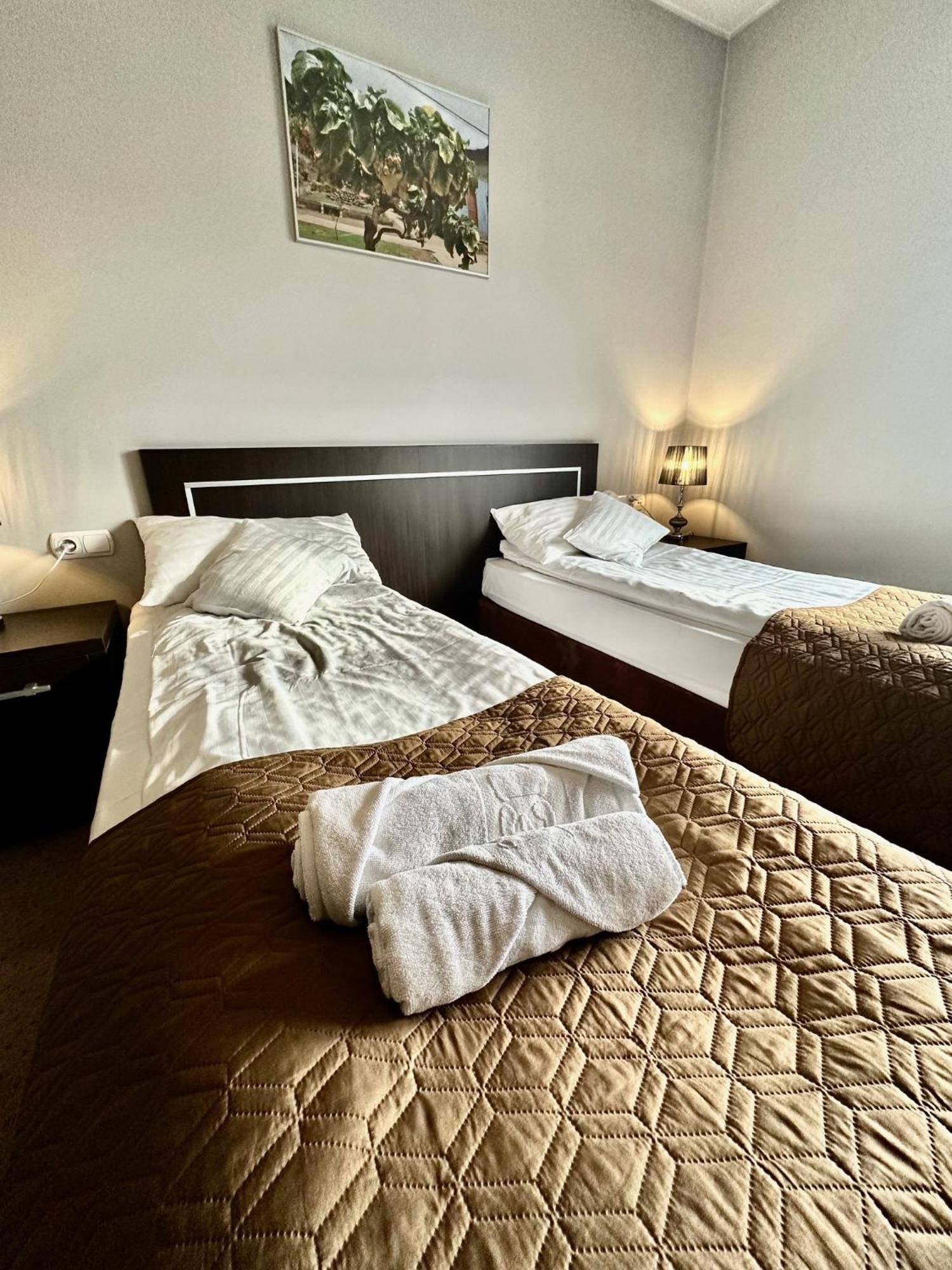 Hotel Pod Debami Остров Велкополски Екстериор снимка